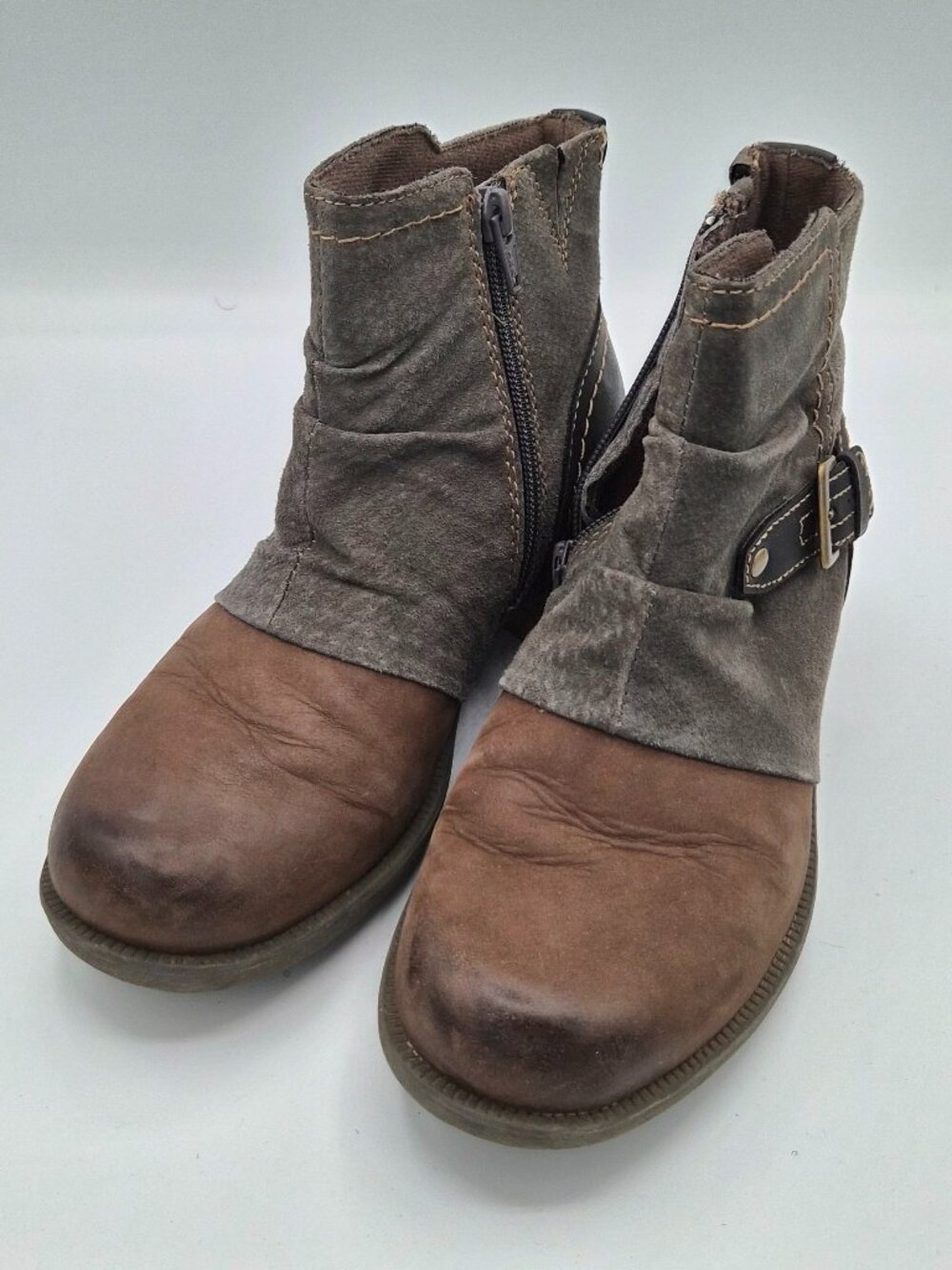 Earth Origins Phoenix Two-Tone Ankle Boots in Brown and Gray size 6